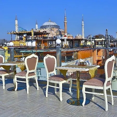 Nayla Palace 2*