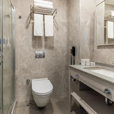 Отель Carina Gold And Restaurant 4*