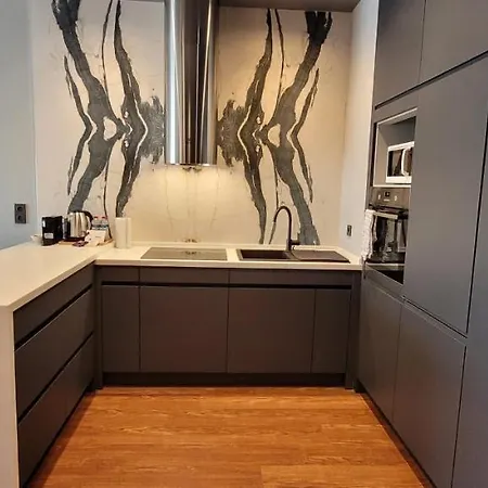 Sleek With Premium Amenities Istanbul