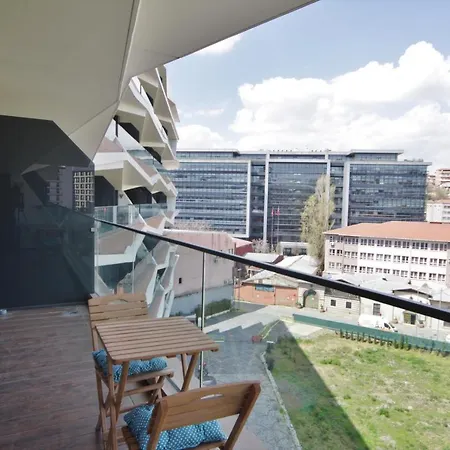 Apartment Sleek With Premium Amenities *