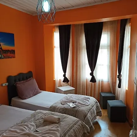 Hotel Taksim 2 2*