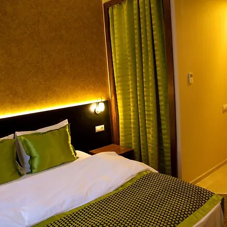 Au Pera Hotel 5*