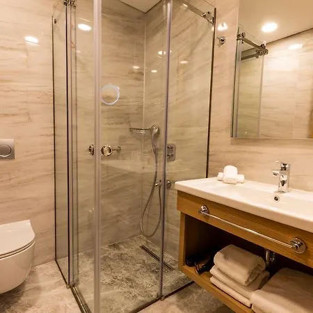 Hotel Radisson Istanbul Harbiye 4*