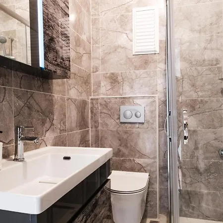 Flat With Closed Balcony 5 Min To Citys Nisantasi Apartment Istanbul