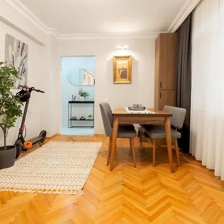 Charming Bagdat Avenue Hideaway, Near Marina * Istanbul