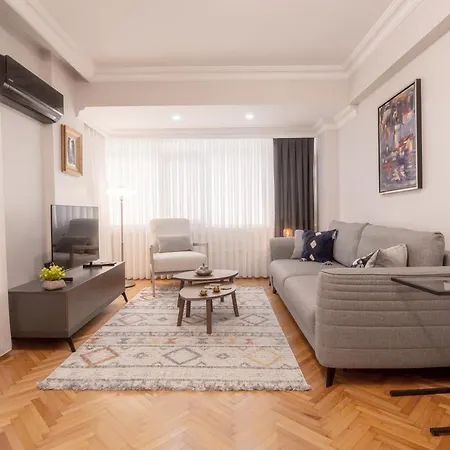 Charming Bagdat Avenue Hideaway, Near Marina *