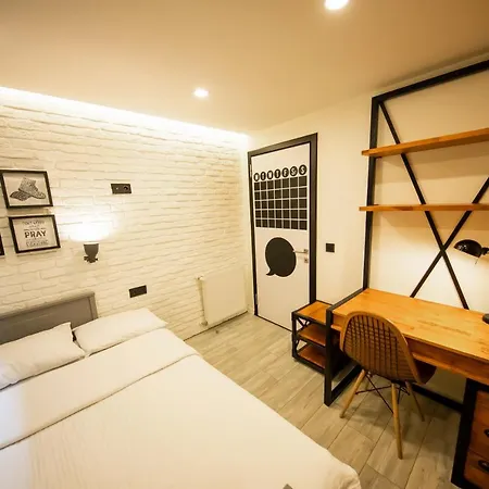 Ava Center Aparthotel *