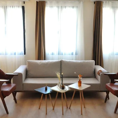 Hotel Golden Door *