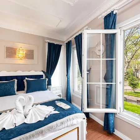Begonville Corner * Istanbul