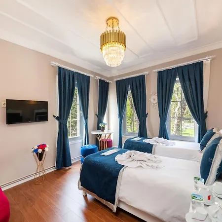 Begonville Corner * Istanbul