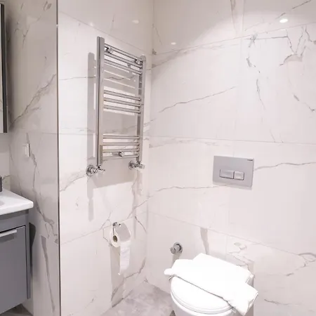 Apartament Near Airport Metro 1-bdr Wi-fipoolgym *
