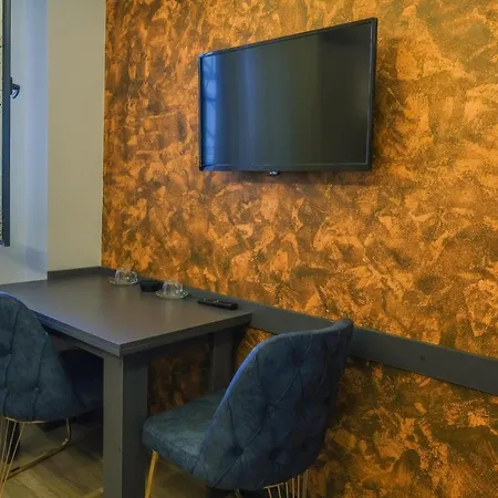 Aparthotel Yellow Mansion *
