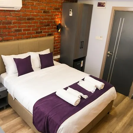 Yellow Mansion Aparthotel *