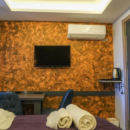 Aparthotel Yellow Mansion *