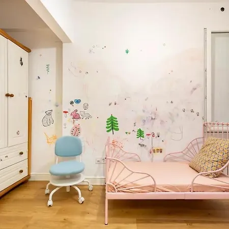 アパート 4 Bedroom Spacious In Nisantasi