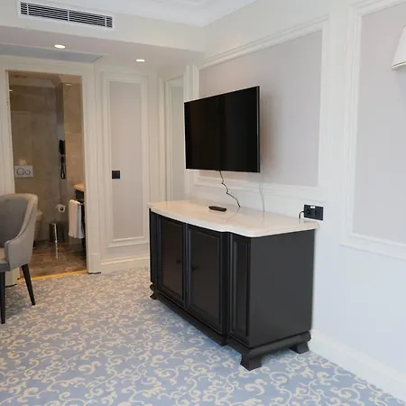 Dekalb Hotel *