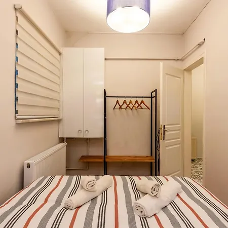 In The Center Of Taksim And Galataport 2 Bedrooms And 1 Living In *