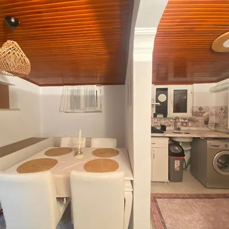 Stylish 2 Bedrooms 1 Lounge Flat In Kadikoey * Istanbul