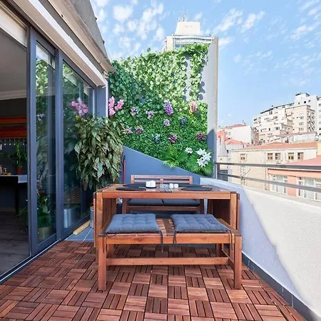 A Flat In The Center With Terrace Isztambul