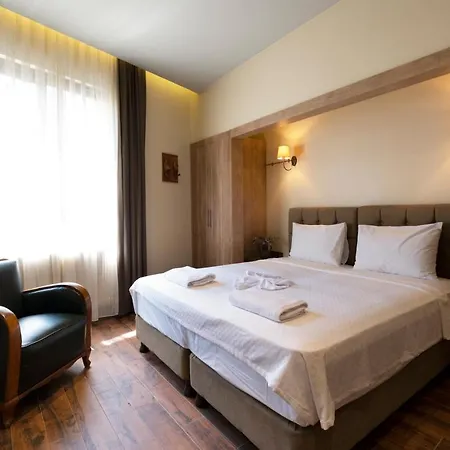Level Suites - 201