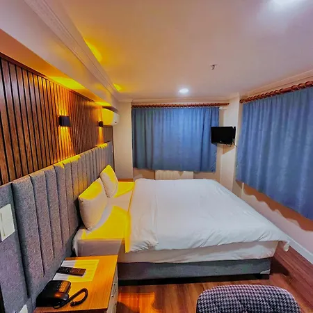 Hotel Naila 2*
