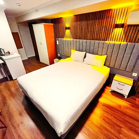 Hotel Naila 2*