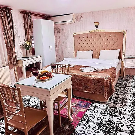 Alhambra Aparthotel 3*