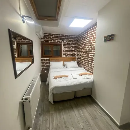 Grand Bella Vista Hostel *