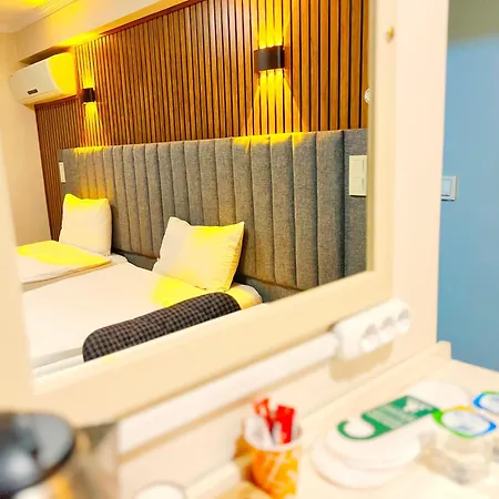 Hotel Naila 2*