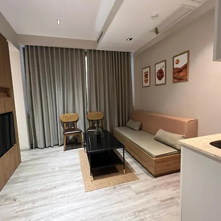 21 Hotel *