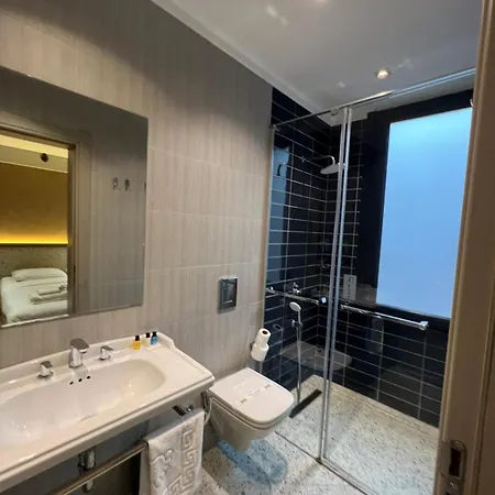 Hotel 21 *