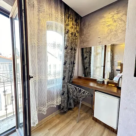 Alyon Hotel