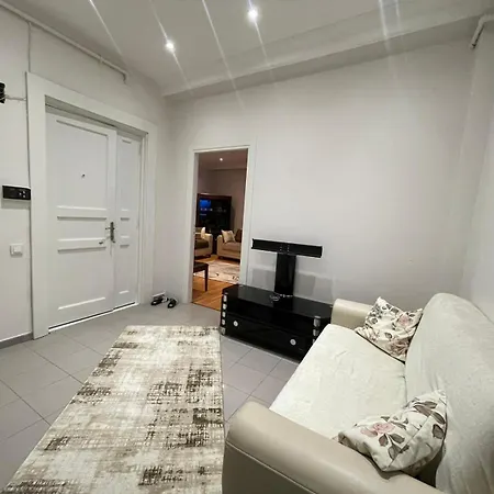 Taksim Square 2plus1 Big Flat On The Center With 2 Bathroom Apartment