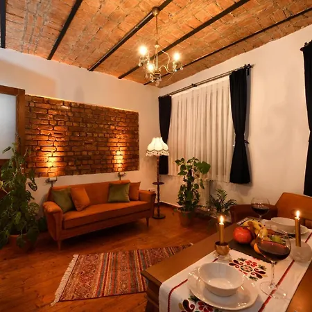 Historical Levantine Flat @heart Of Taksim *