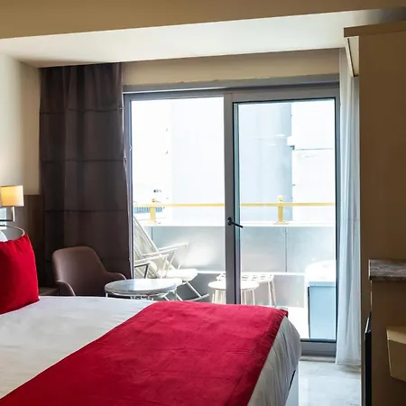 Ramada By Wyndham Pera Taksim מלון