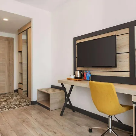 Ramada Encore By Wyndham Basin Express איסטמבול