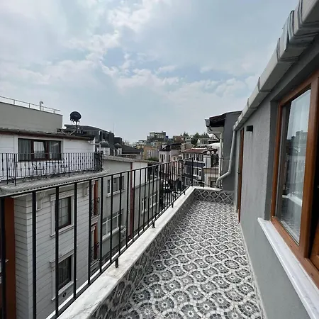 Lynda Hotel