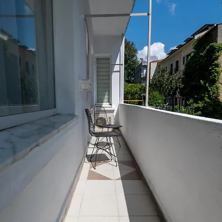Fully Equipped & Modern Designed Spectacular 3br *
