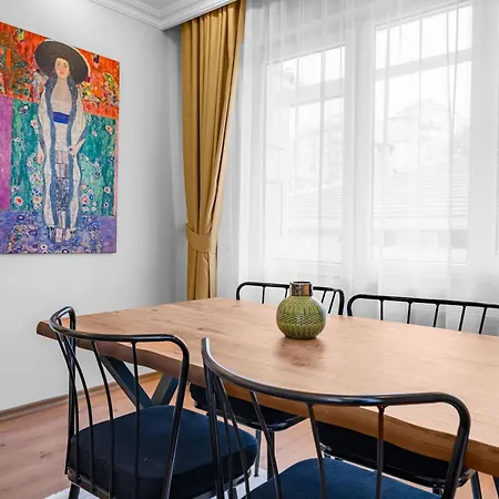 Bright & Cozy 2br Located In The Heart Of Living *
