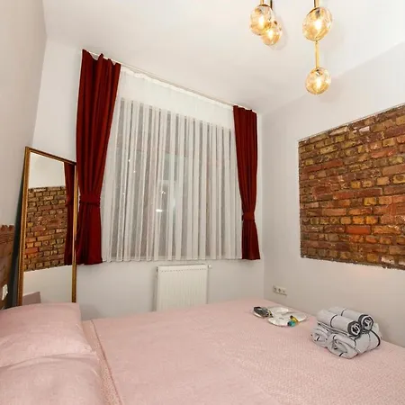 Hayyam House / Heart Of Taksim * Istanbul