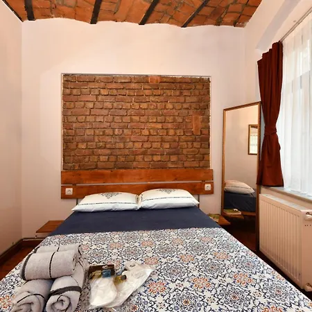 Hayyam House / Heart Of Taksim Apartment