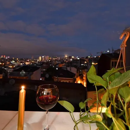 Hayyam House / Heart Of Taksim Apartment