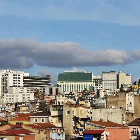 Hayyam House / Heart Of Taksim *