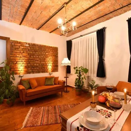 Hayyam House / Heart Of Taksim *