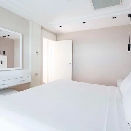Hotel Radisson Residences Avrupa Tem 4*