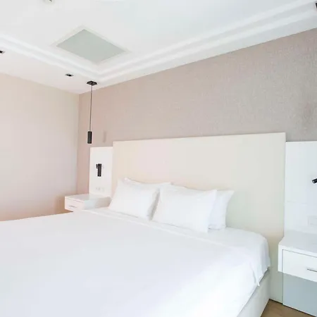 Radisson Residences Avrupa Tem 4*