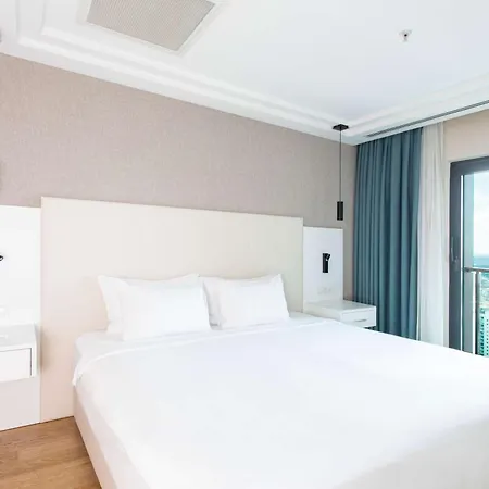 Radisson Residences Avrupa Tem 4*