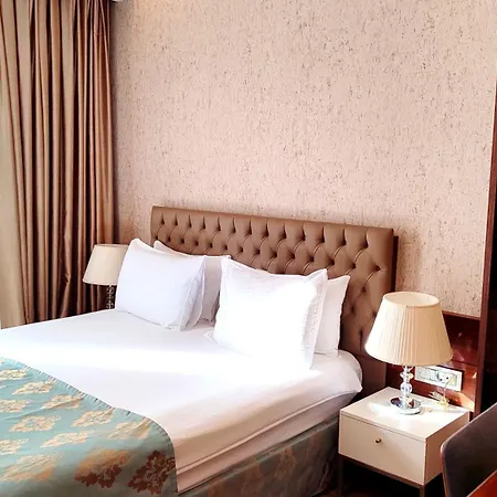 Hotel Old Port 3*