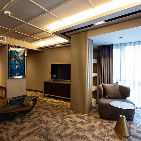 Hotel Tonight Port