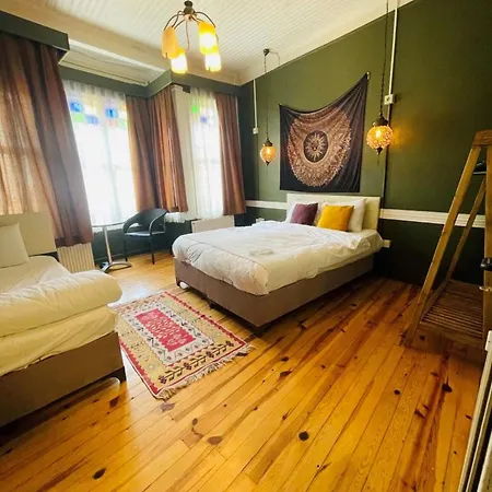 The Local & Bed and breakfast Estambul